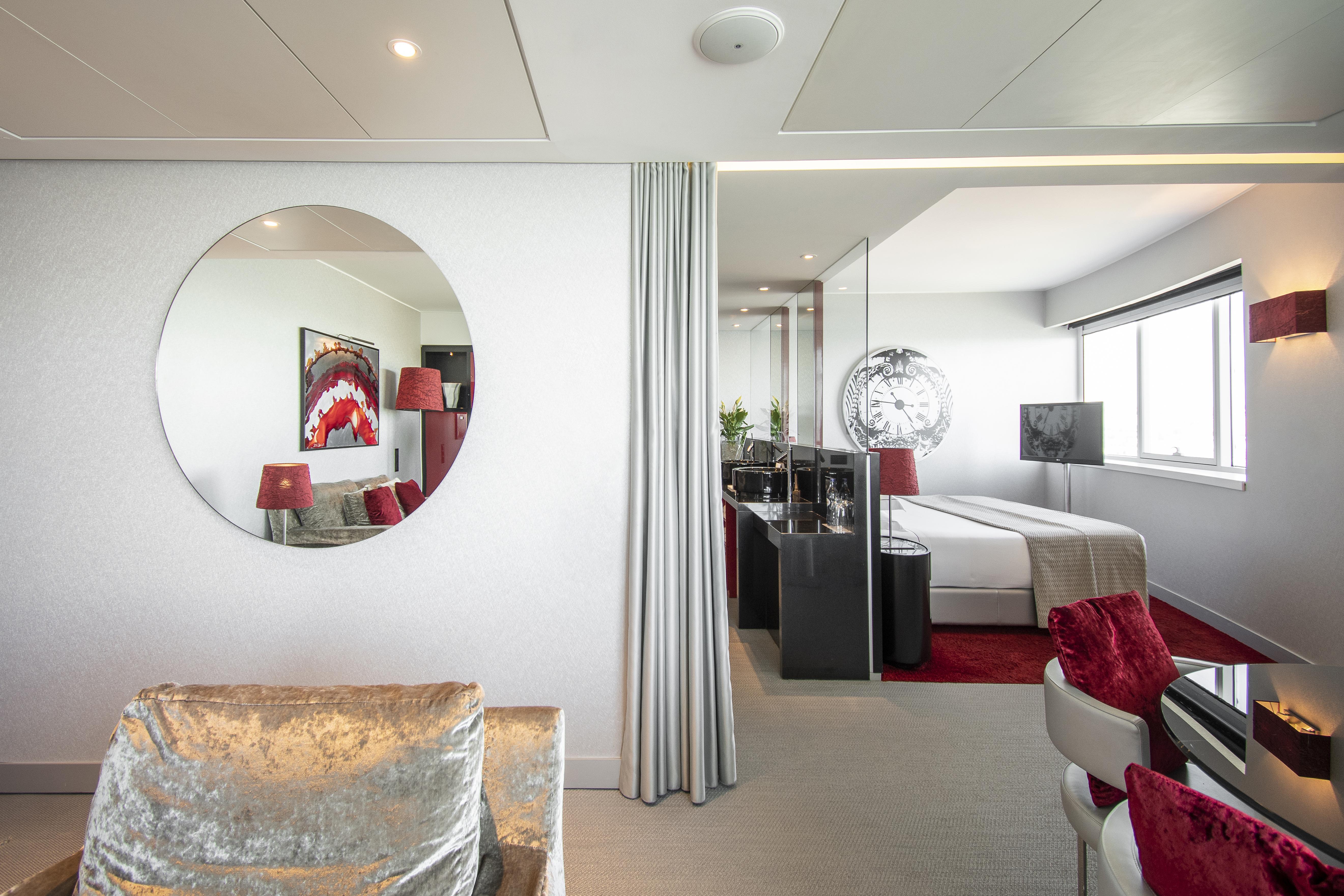 Myriad By Sana Hotels Lisbon Exterior photo A suite on board