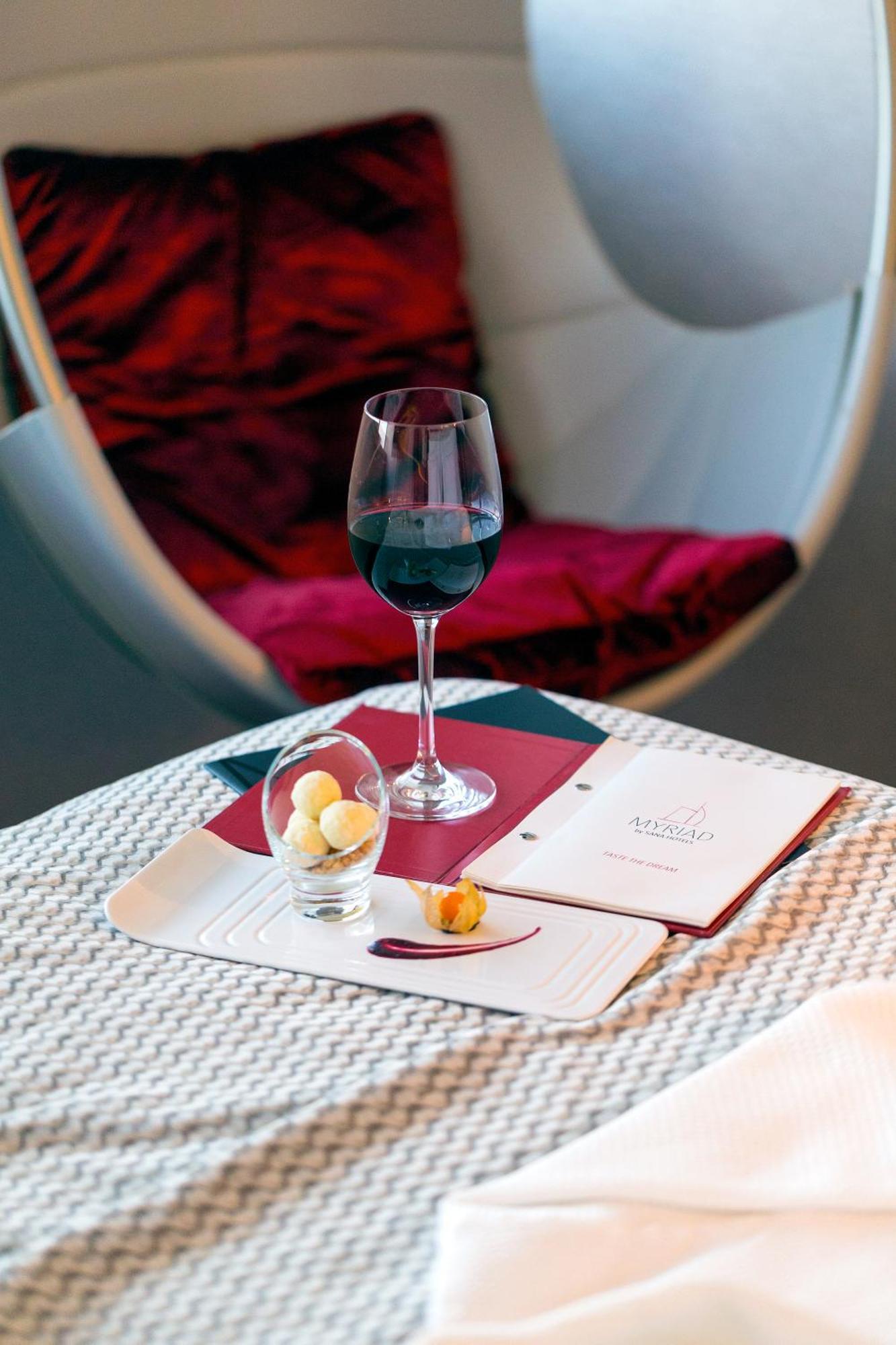 Myriad By Sana Hotels Lisbon Room photo A wine glass